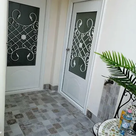 Julie's Place-in The Heart Of The Old City Апартаменти