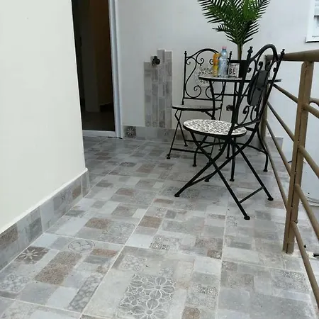 Julie's Place-in The Heart Of The Old City