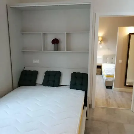 Апартаменти Julie's Place-in The Heart Of The Old City Брашов