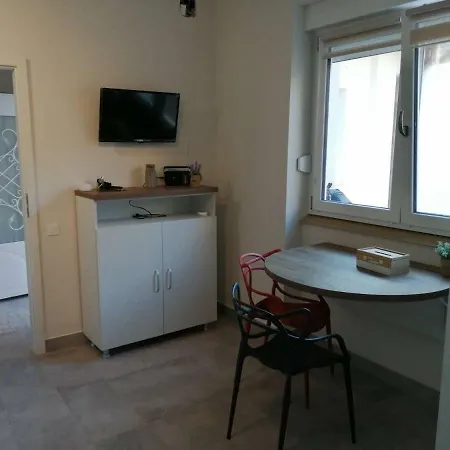 Апартаменти Julie's Place-in The Heart Of The Old City Брашов