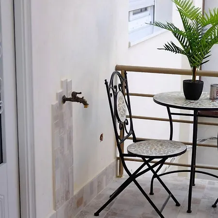 Julie's Place-in The Heart Of The Old City Апартаменти