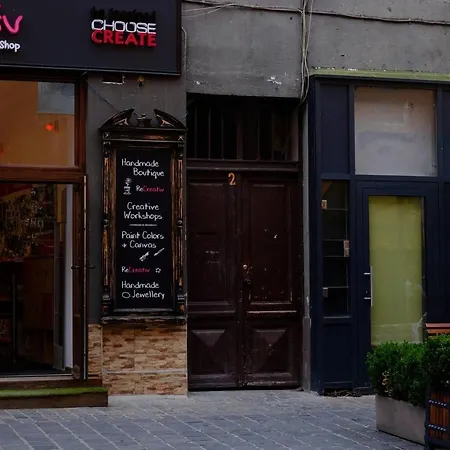 Julie's Place-in The Heart Of The Old City