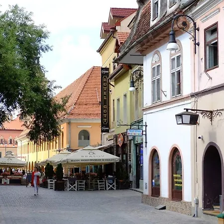 Апартаменти Julie's Place-in The Heart Of The Old City