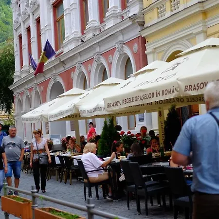 Julie's Place-in The Heart Of The Old City Апартаменти *